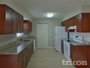 910 Sunridge Point Dr in Seffner, FL - Building Photo - Building Photo