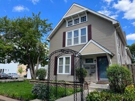 314 3rd Ave SE, Unit 2 in Minneapolis, MN - Building Photo
