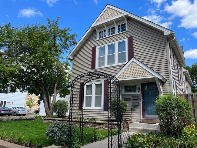 314 3rd Ave SE, Unit 2