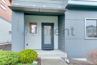 12220 SE 251st Pl in Kent, WA - Building Photo - Building Photo