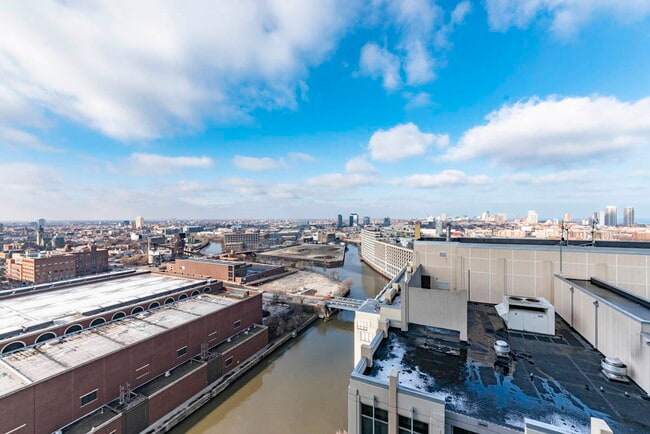 700 N Larrabee St in Chicago, IL - Building Photo - Building Photo