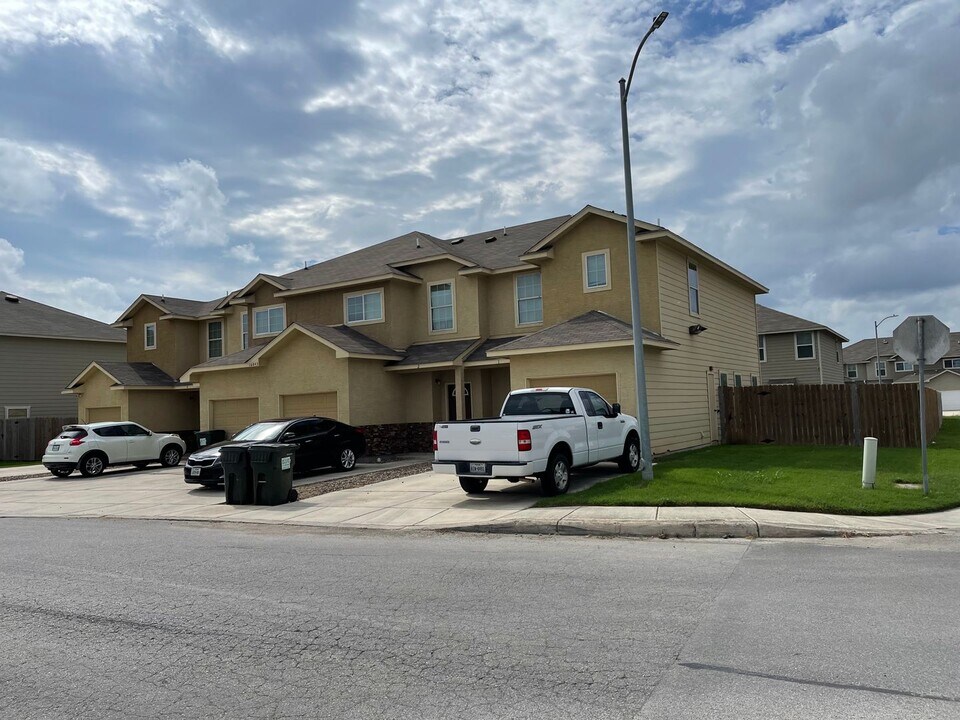 16843 Dancing Ava in Selma, TX - Building Photo