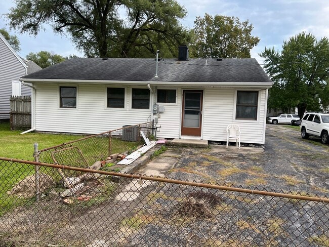 329 W River St in Bourbonnais, IL - Foto de edificio - Building Photo