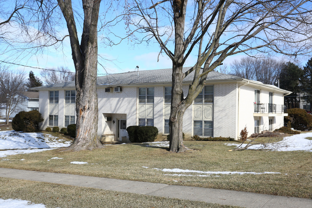 2413 Rocklyn Dr in Urbandale, IA - Building Photo