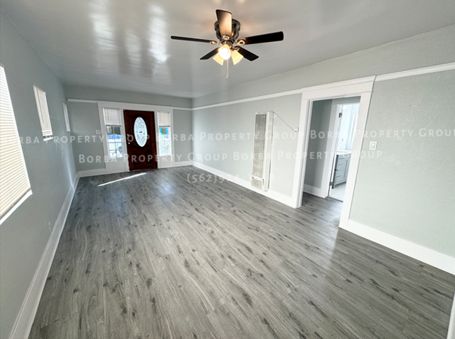 property at 811 E 9th St
