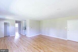 14698 Colchester Rd in Woodbridge, VA - Building Photo