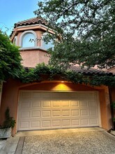 Villas at the Mansion in Dallas, TX - Building Photo - Building Photo