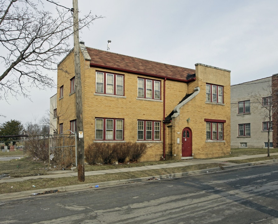 3273 N 17th St in Milwaukee, WI - Building Photo