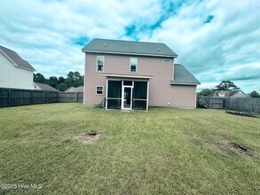 219 Hidden Oaks Dr in Jacksonville, NC - Building Photo - Building Photo