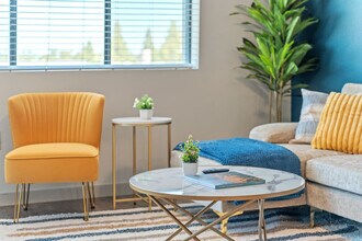 711 W Broadway Rd in Tempe, AZ - Foto de edificio - Building Photo