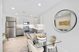 136-144 Summit Ave in Jersey City, NJ - Building Photo - Building Photo