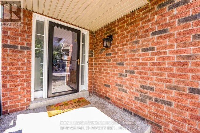 5670 Raleigh St in Mississauga, ON - Building Photo - Building Photo