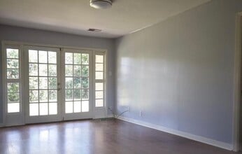 4410 Kingfisher Dr in Houston, TX - Building Photo - Building Photo
