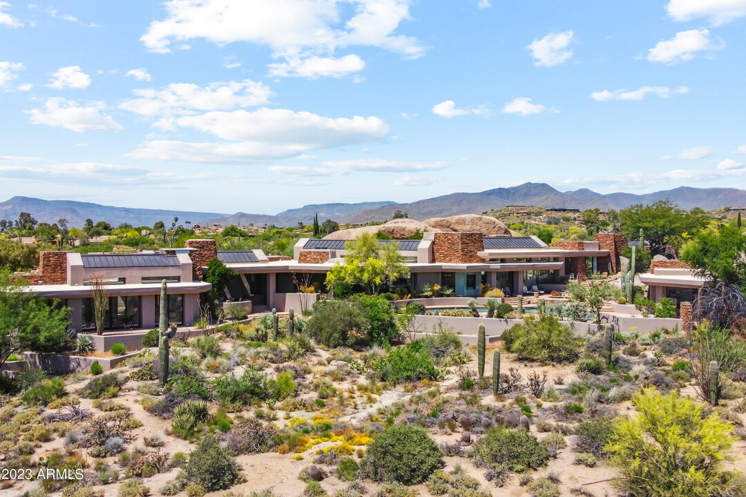 7450 E Arroyo Hondo Rd in Scottsdale, AZ - Foto de edificio