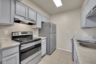 539 Wright St, Unit 201 in Lakewood, CO - Foto de edificio - Building Photo