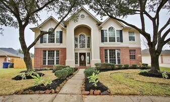 6319 Misty Creek in Missouri City, TX - Building Photo