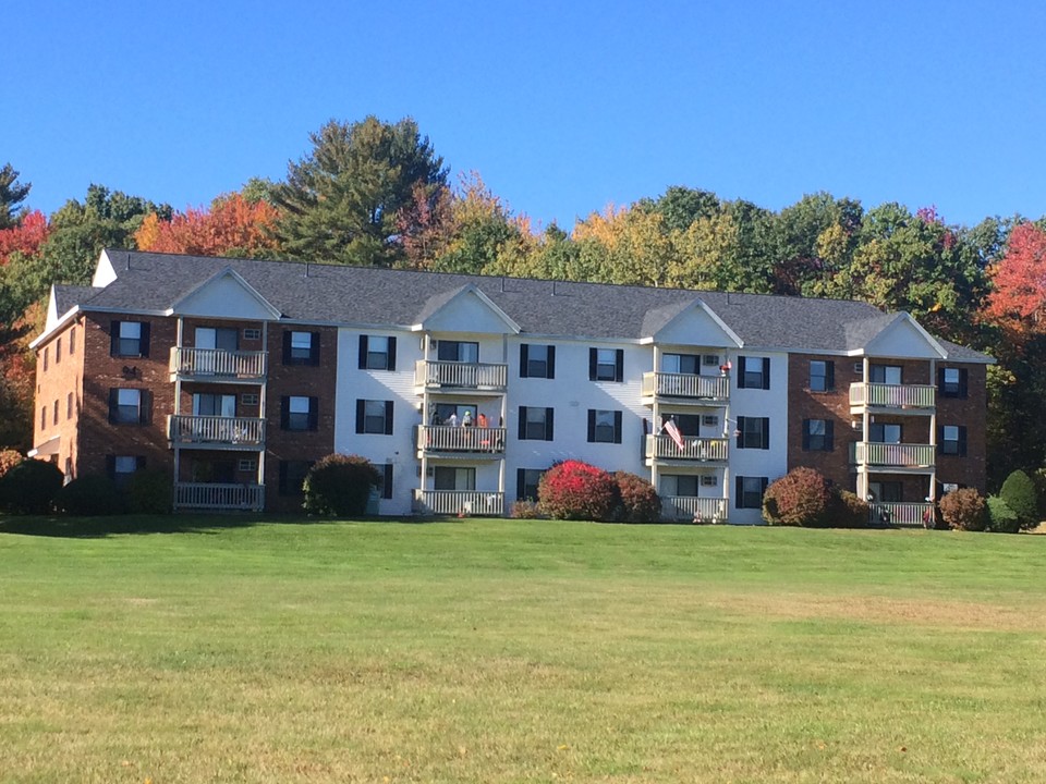 Country Brook Estates in Rochester, NH - Foto de edificio