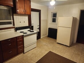 545 Lowry Ave in Jeannette, PA - Building Photo - Building Photo