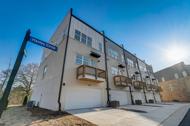 Henley Avondale in Avondale Estates, GA - Foto de edificio - Building Photo