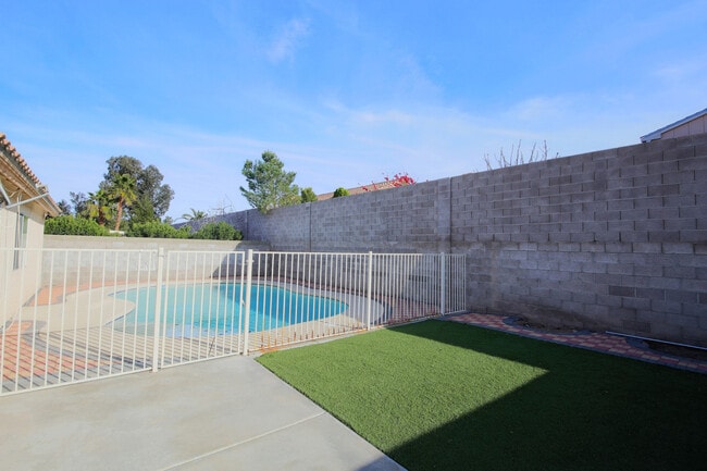 1074 Kennebunk Cir in Henderson, NV - Building Photo - Building Photo