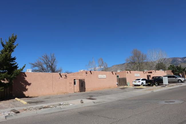 Summer Hills Condos in Albuquerque, NM - Building Photo - Building Photo