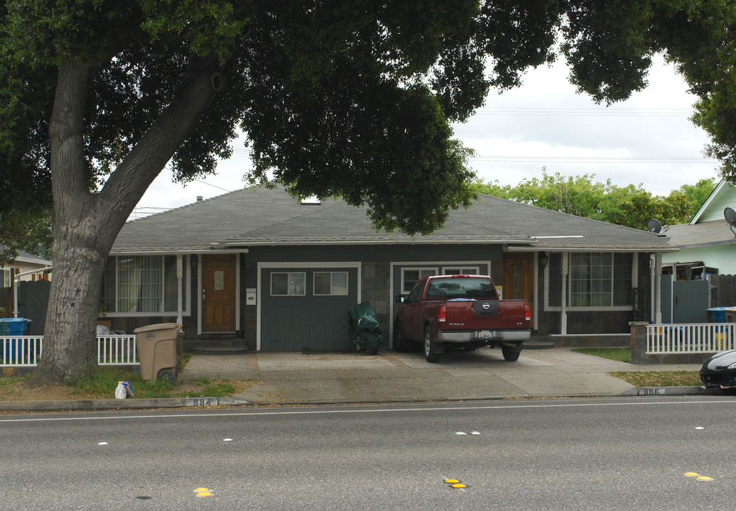 884-886 Miller Ave in Cupertino, CA - Foto de edificio