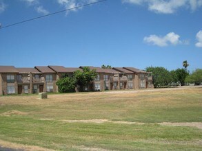 Laguna View in Laguna Vista, TX - Foto de edificio - Building Photo
