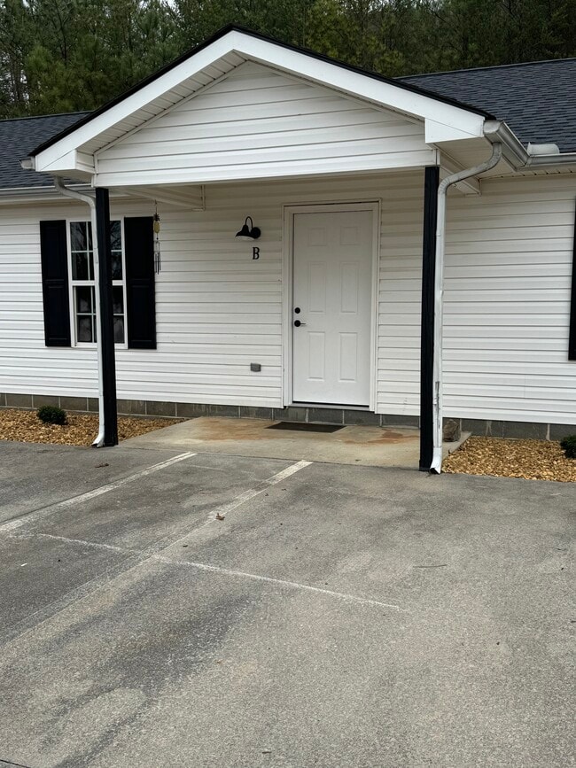 2316 Old Federal Rd N, Unit B in Chatsworth, GA - Building Photo - Building Photo