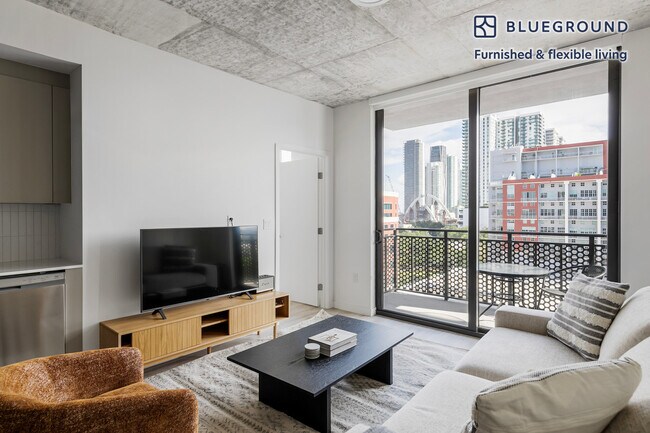 23 NE 17th Ter in Miami, FL - Foto de edificio - Building Photo