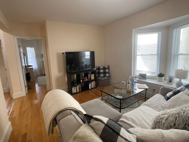 23 Willard Ave, Unit 1 in Medford, MA - Building Photo - Building Photo
