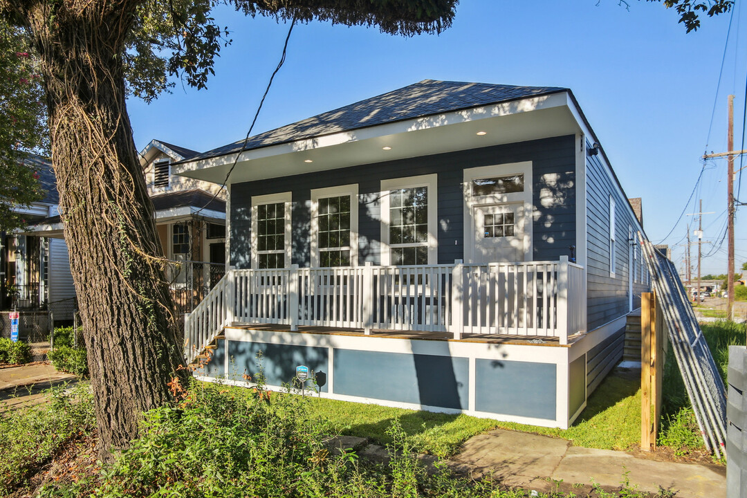 1940 Elysian Fields Ave in New Orleans, LA - Building Photo