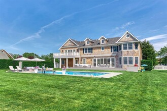 8 Millfarm Ln in Southampton, NY - Building Photo - Building Photo