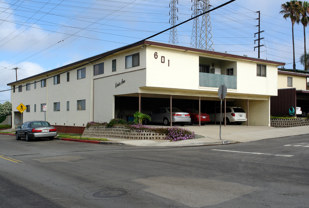 601 Illinois Ct in El Segundo, CA - Foto de edificio