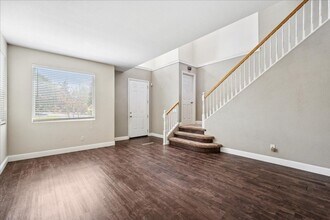57 Rossignol Cir in Sacramento, CA - Building Photo - Building Photo