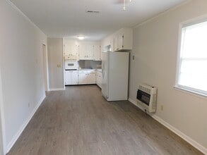 5841 NC-903 in Snow Hill, NC - Building Photo - Building Photo