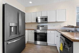 3449 NE 81st Ave in Portland, OR - Building Photo - Building Photo