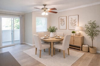 McInnis Park in San Rafael, CA - Foto de edificio - Building Photo