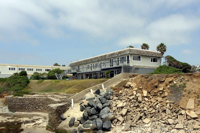 Beach Cliff Villas in San Diego, CA - Foto de edificio - Building Photo