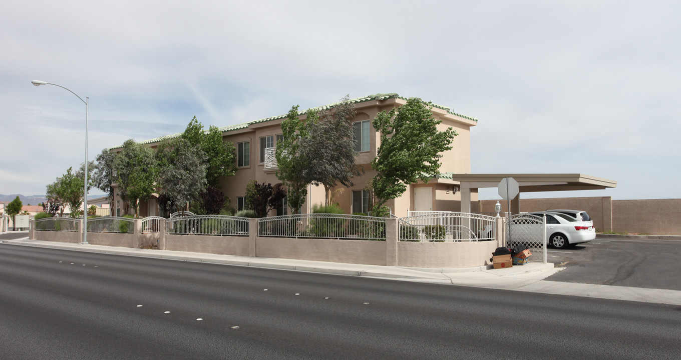 Sunset Apartments in Las Vegas, NV - Building Photo