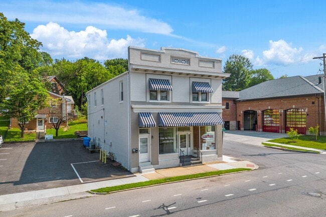 property at 1736 Memorial Ave SW