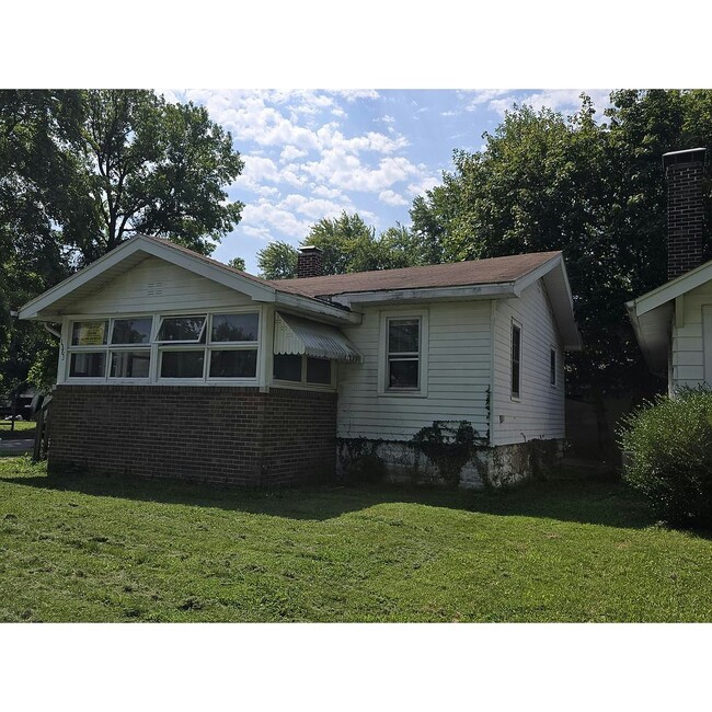 property at 1363 E Johns Ave