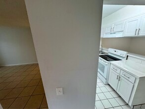 4425 Treehouse Ln in Tamarac, FL - Foto de edificio - Building Photo
