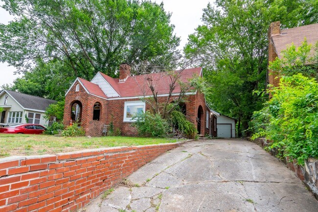 345 S Zunis Ave in Tulsa, OK - Building Photo - Building Photo
