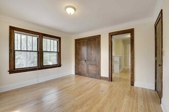 108 Pierce St in St. Paul, MN - Building Photo - Interior Photo