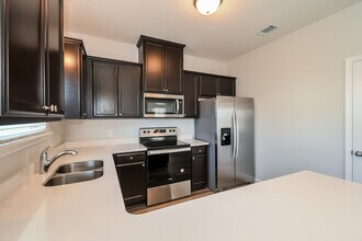 812 Marne Blvd in Hinesville, GA - Building Photo - Building Photo