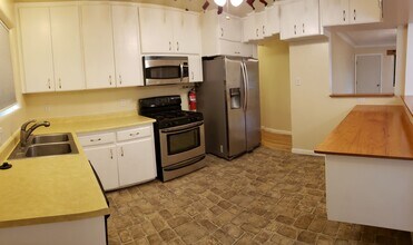 2705 Vermont St NE in Albuquerque, NM - Building Photo - Building Photo