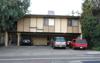 Trinity Arms in Walnut Creek, CA - Foto de edificio - Building Photo