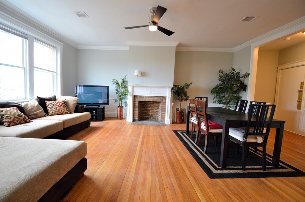 1657 Commonwealth Ave, Unit 7 in Boston, MA - Foto de edificio