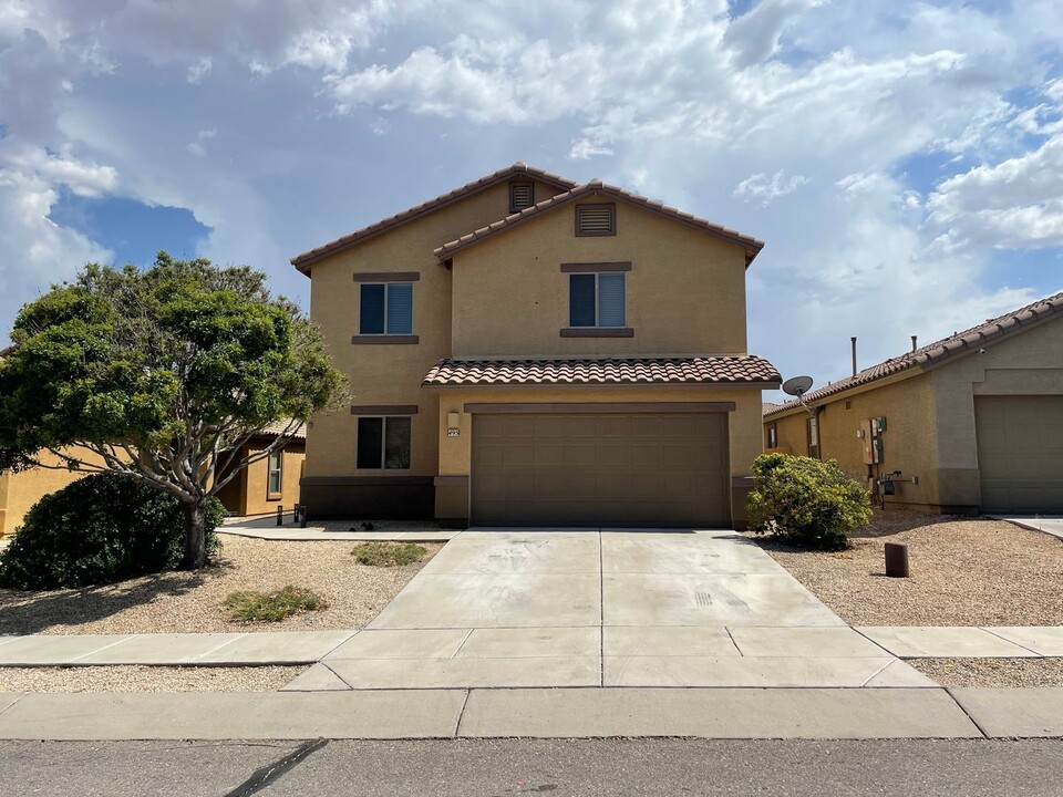 495 W Calle FRANJA Verde in Sahuarita, AZ - Building Photo