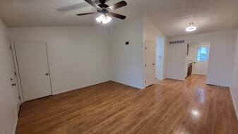 2692 Four Seasons Dr, Unit 2692 in Columbus, OH - Building Photo